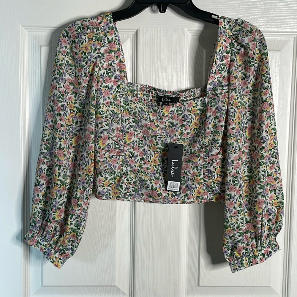 NWT Lulus even sweeter 3/4 sleeve floral crop top